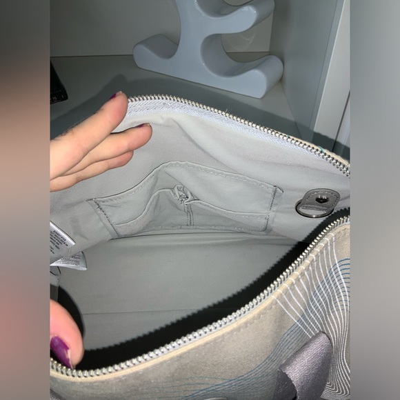 Vintage Y2K Vancouver 2010 Olympics limited edition Medium Shoulder Gray Purse - Picture 3 of 16